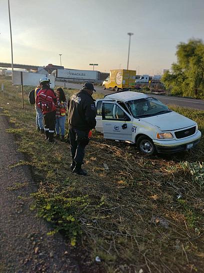 VUELCA CAMIONETA EN OSIRIS; TRIPULANTES SALEN ILESOS