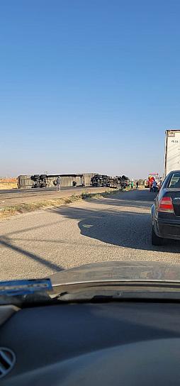 VUELCA TRÁILER EN CARRETERA FEDERAL 45
