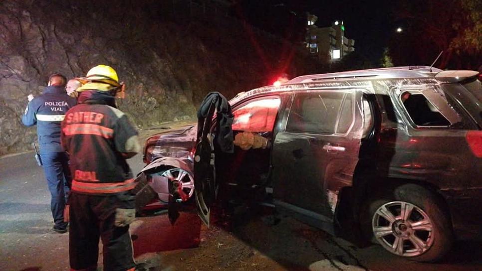 Vuelca una camioneta en el bulevar López Portillo 