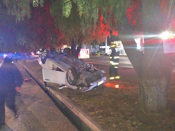Vuelca un automóvil durante la madrugada del lunes en Zacatecas 