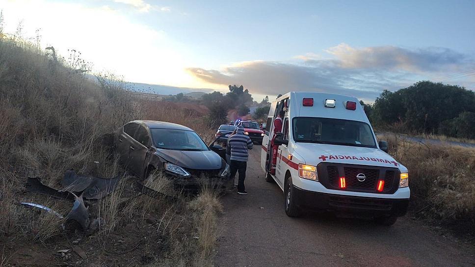 Vuelca un Sentra en La Pimienta 