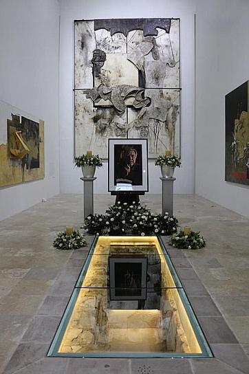 VUELVE A CASA MANUEL FELGUÉREZ; DEPOSITAN SUS CENIZAS EN EL MUSEO DE ARTE ABSTRACTO