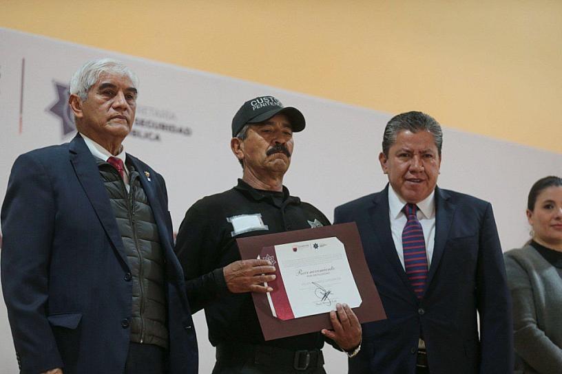 RECONOCEN A CUSTORIOS PENITENCIARIOS EN SU DÍA; GOBERNADOR SE COMPROMETE A REVISAR CONDICIONES LABORALES 