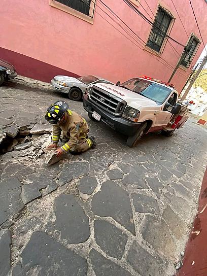 SE REGISTRA HUNDIMIENTO EN CALLE DEL CENTRO HISTÓRICO