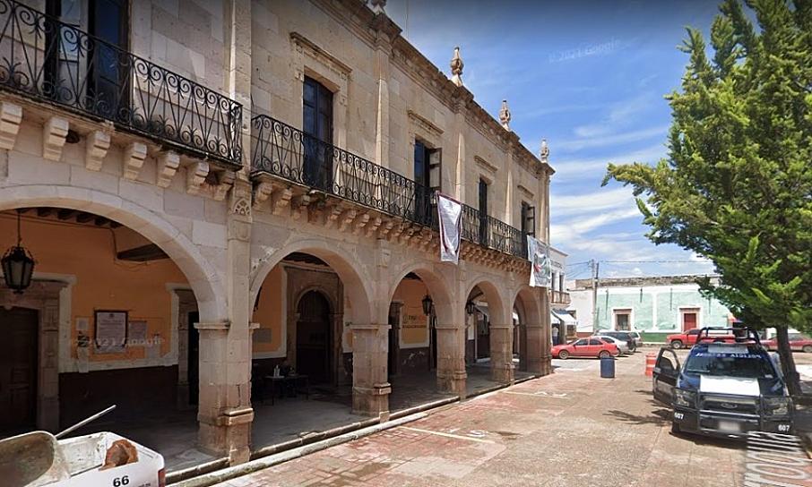 AGREDEN A POLICÍAS EN MONTE ESCOBEDO, SUJETOS ARMADOS DISPARAN CONTRA VIVIENDA E INCENDIAN GASOLINERA