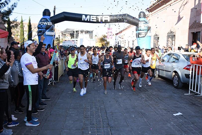 PARTICIPAN 400 COMPETIDORES EN CARRERA DE LA VIRGEN