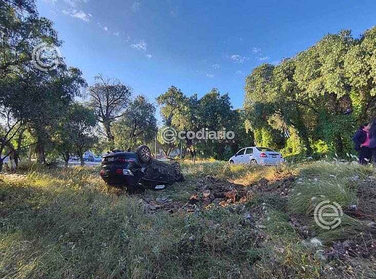 ADOLESCENTES ACABAN EN EL HOSPITAL TRAS VOLCAR EN ZACATECAS 
