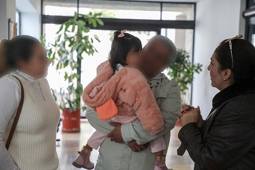 ADOPTAN A UNA PEQUEÑA DE LA CASA CUNA