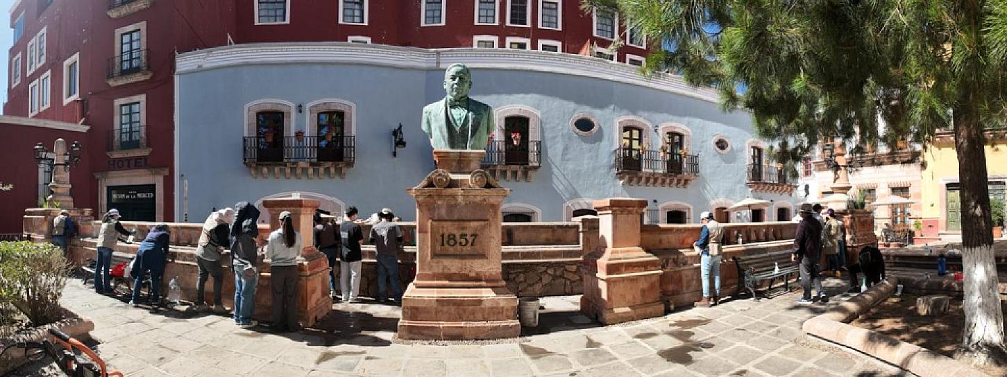 ORGANIZAN JORNADA DE LIMPIEZA EN JARDÍN JUÁREZ