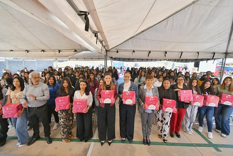 ENTREGA GOBIERNO DE GUADALUPE KITS MENSTRUALES A ESTUDIANTES