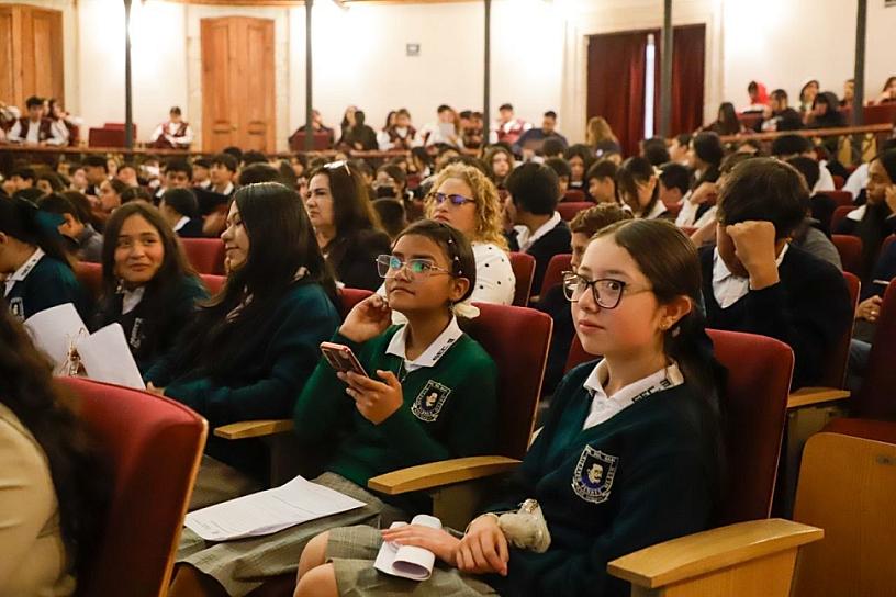 REFLEXIONAN ESTUDIANTES DE FRESNILLO SOBRE EL FEMINISMO EN LA CONFERENCIA “VOCES DE FUERZA: MUJERES QUE INSPIRAN”