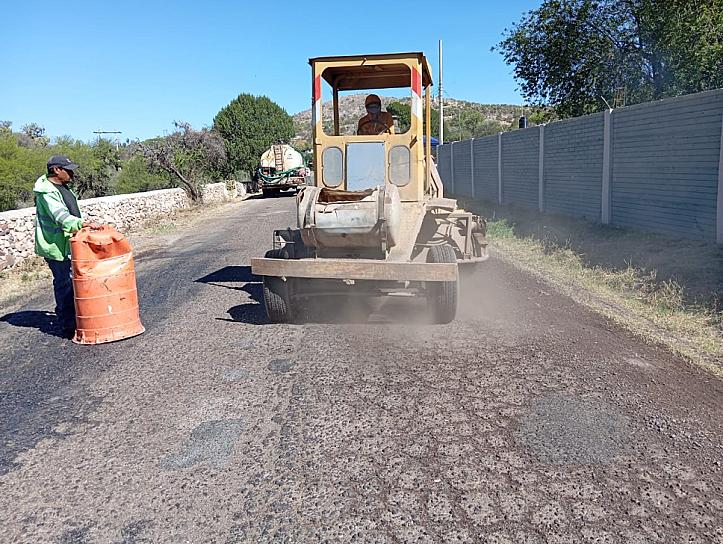 REHABILITA GODEZAC EL TRAMO CARRETERO ENTRE JIMÉNEZ DEL TEÚL Y CHALCHIHUITES
