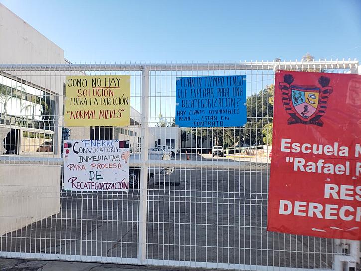 ENDURECEN PROTESTAS DOCENTES DE NORMAL DE NIEVES POR IRREGULARIDADES LABORALES