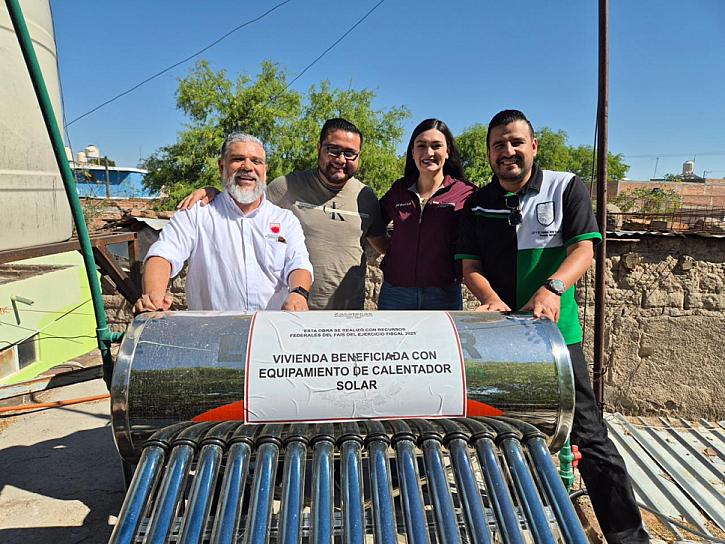 ENTREGAN CALENTADORES SOLARES A FAMILIAS EN CUAUHTÉMOC