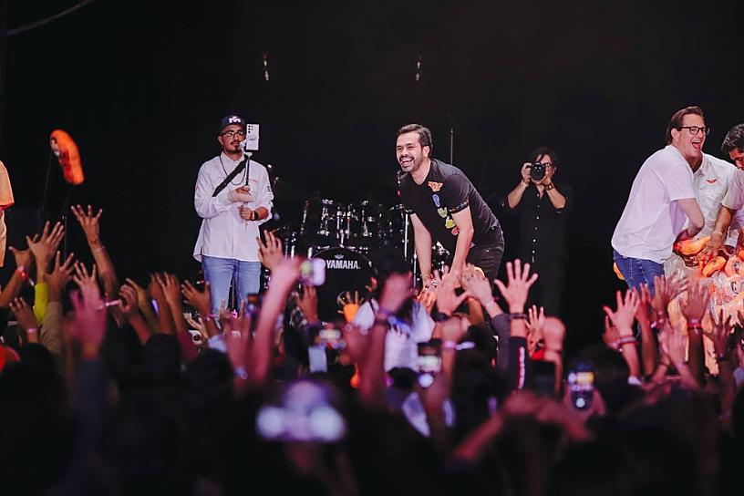 AGRADECE MÁYNEZ EL ACOMPAÑAMIENTO DE JÓVENES