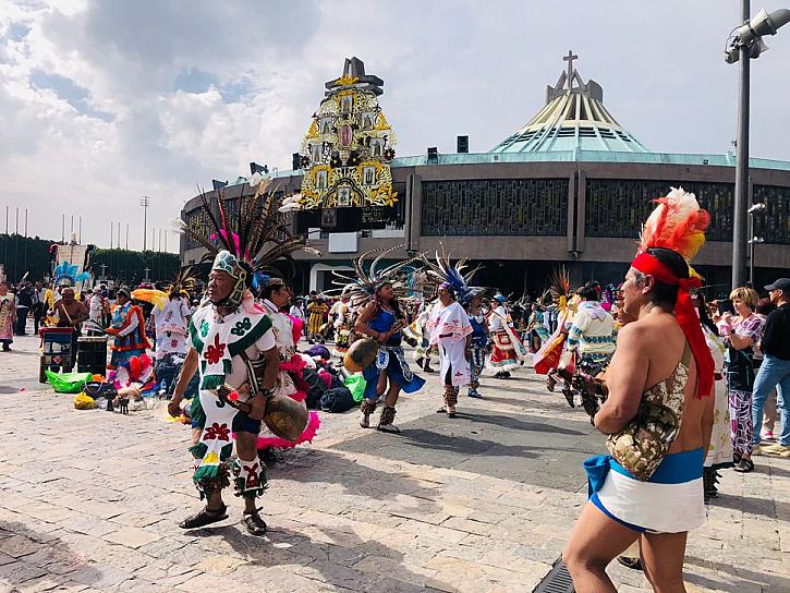 AGRADECEN FIELES A LA MORENITA LOS FAVORES RECIBIDOS 