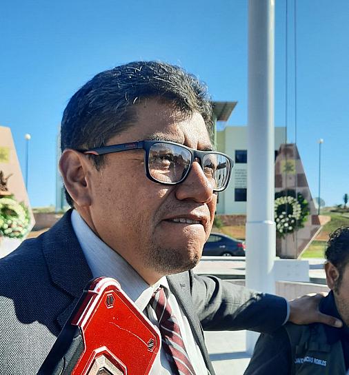 AGRADECIDO, SAÚL MONREAL CON TRABAJADORES DE LA PRESIDENCIA 