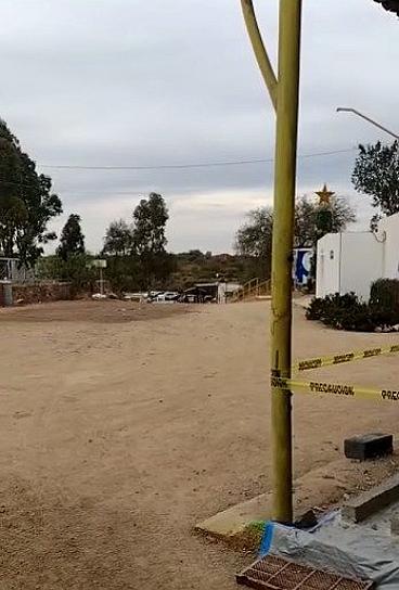 AGREDEN A BALAZOS A POLICÍAS ESTATALES; MUEREN 3 PERSONAS 