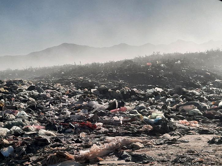 AGUDIZAN RÁFAGAS DE VIENTO EL INCENDIO EN BASURERO DE FRESNILLO 