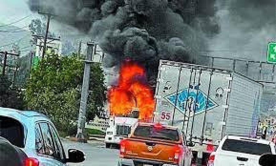 AHORA EN BAJA CALIFORNIA; REPORTAN BLOQUEOS, VIOLENCIA Y VEHÍCULOS QUEMADOS 