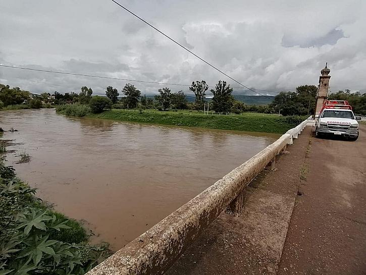 ALERTAN A POBLACIÓN DE TLALTENANGO POR CRECIDA DE RÍO 