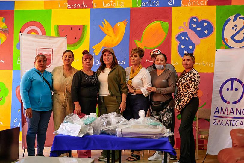 ENTREGAN KITS DE CÁNCER DE MAMA EN AMANC