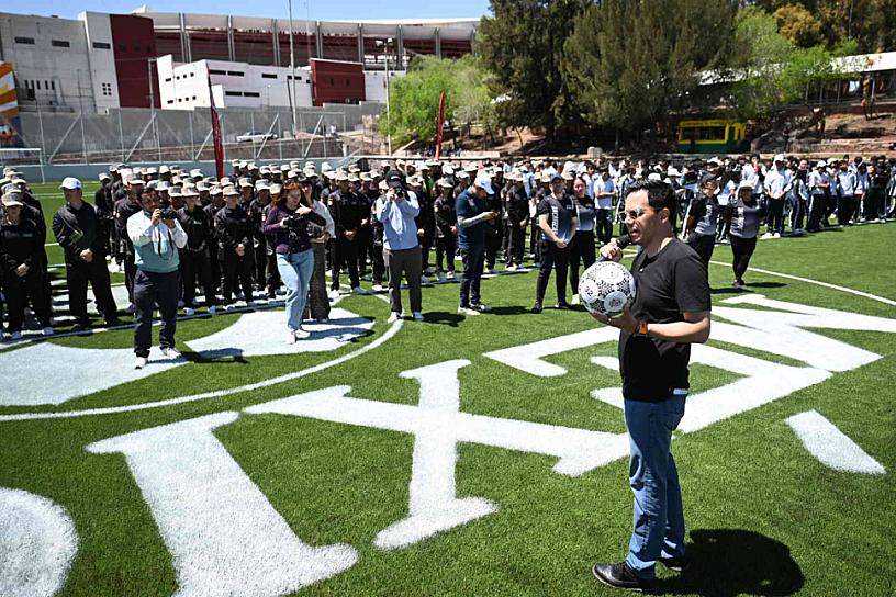 REHABILITAN CAMPO DE FUTBOL CON INVERSIÓN SUPERIOR A 4 MDP