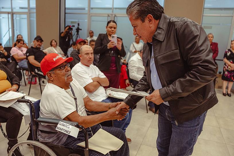 CIERRA DAVID MONREAL PENDIENTE HISTÓRICO CON LA REGULARIZACIÓN DE 301 UNIDADES DE TRANSPORTE PÚBLICO