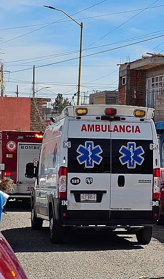 DEJA RIÑA FAMILIAR A MUJER HERIDA TRAS RECIBIR UN BOTELLAZO