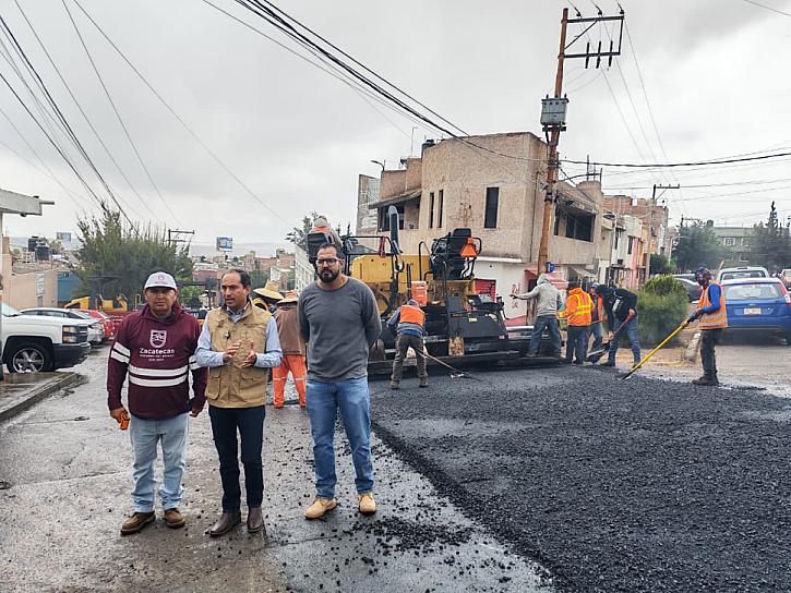 LLEVAN PROGRAMA DE PAVIMENTACIÓN A RINCÓN COLONIAL