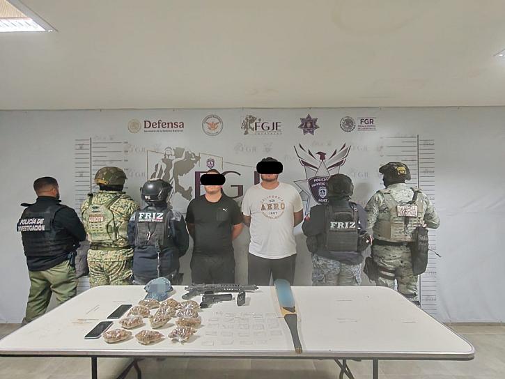 DETIENEN A DOS HOMBRES VINCULADOS A DELITOS DE NARCOMENUDEO Y ROBOS CON VIOLENCIA EN GUADALUPE