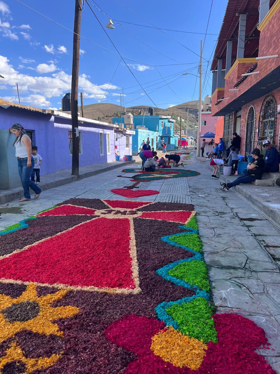 SE CONSOLIDA VETAGRANDE COMO PUNTO DE INTERÉS EN LA SEMANA SANTA CON LA TRADICIÓN DE LOS TAPETES DE ASERRÍN
