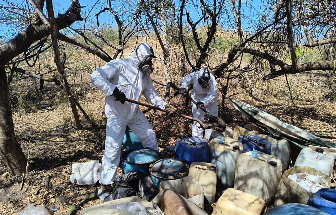 LOCALIZAN Y NEUTRALIZAN SEMAR Y FGR LABORATORIO CLANDESTINO EN SINALOA