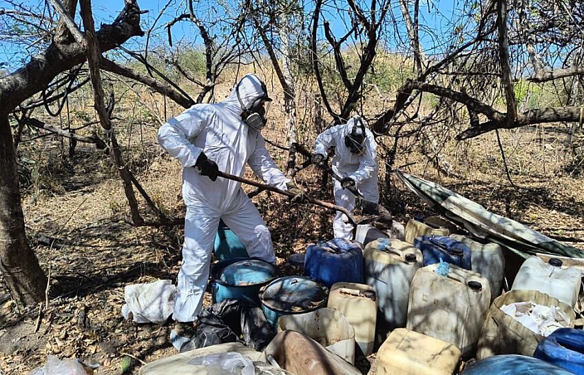 LOCALIZAN Y NEUTRALIZAN SEMAR Y FGR LABORATORIO CLANDESTINO EN SINALOA