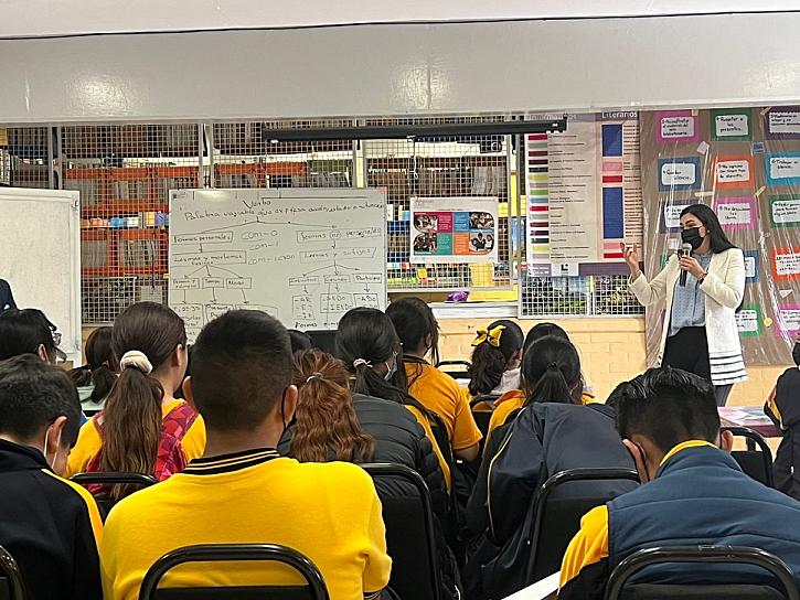 ALIENTA BENNELLY HERNÁNDEZ A JÓVENES PARA QUE CONTINÚEN SU FORMACIÓN