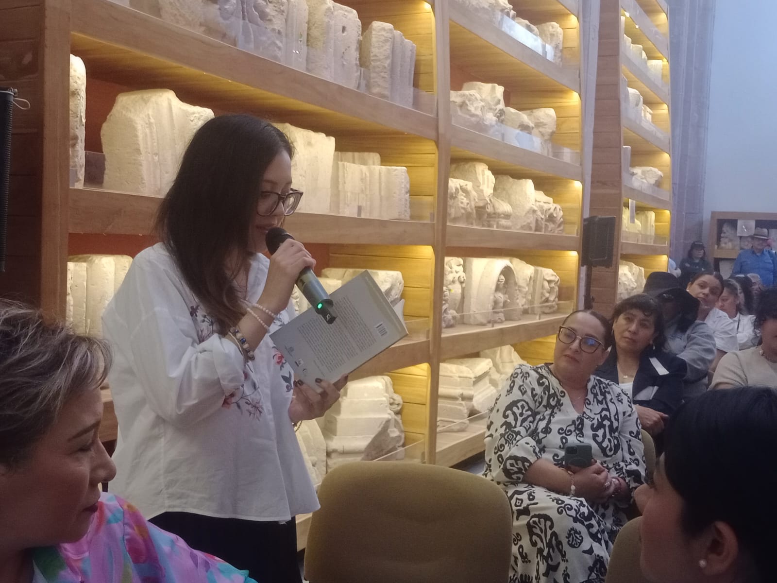 SE PRESENTA EL LIBRO DE ENSAYOS “EL JARDÍN DE LA ALQUIMISTA” SOBRE LA OBRA DE AMPARO DÁVILA EN EL 40 FCZ