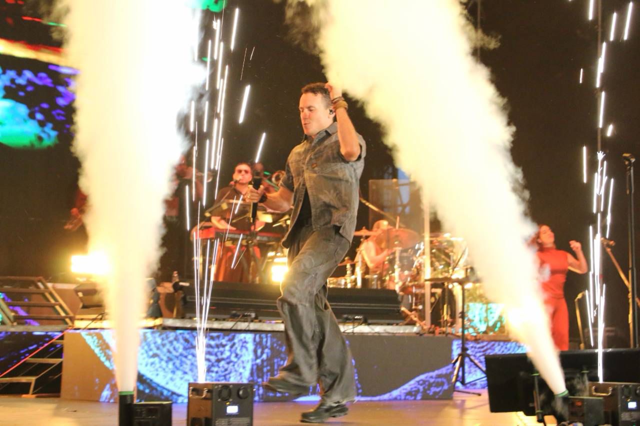 ESENCIA TROPICAL DE FONSECA HACE VIBRAR PLAZA DE ARMAS