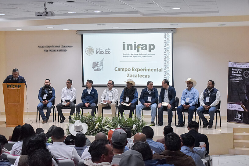 CAPACITA AGRICULTURA A PRODUCTORES CONTRA GUSANO BARRENADOR