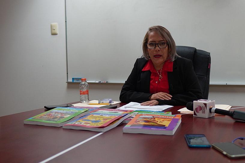ALISTAN BECAS PARA EL REGRESO A CLASES 
