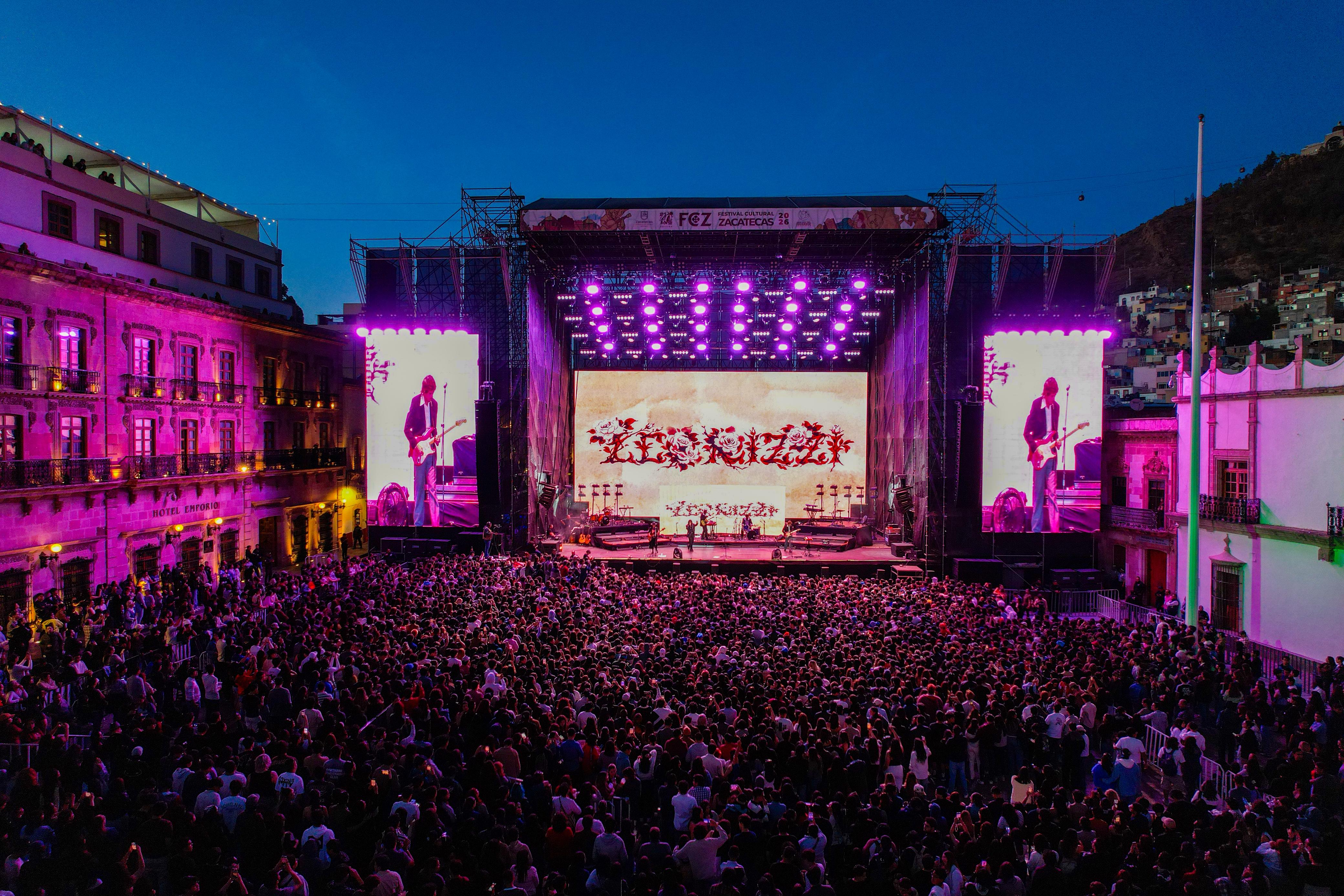 DERROCHE DE EMOCIÓN, JUVENTUD Y CONEXIÓN GENERACIONAL EN LA NOCHE ESTELAR DE LA PLAZA DE ARMAS DEL FESTIVAL CULTURAL ZACATECAS 2026
