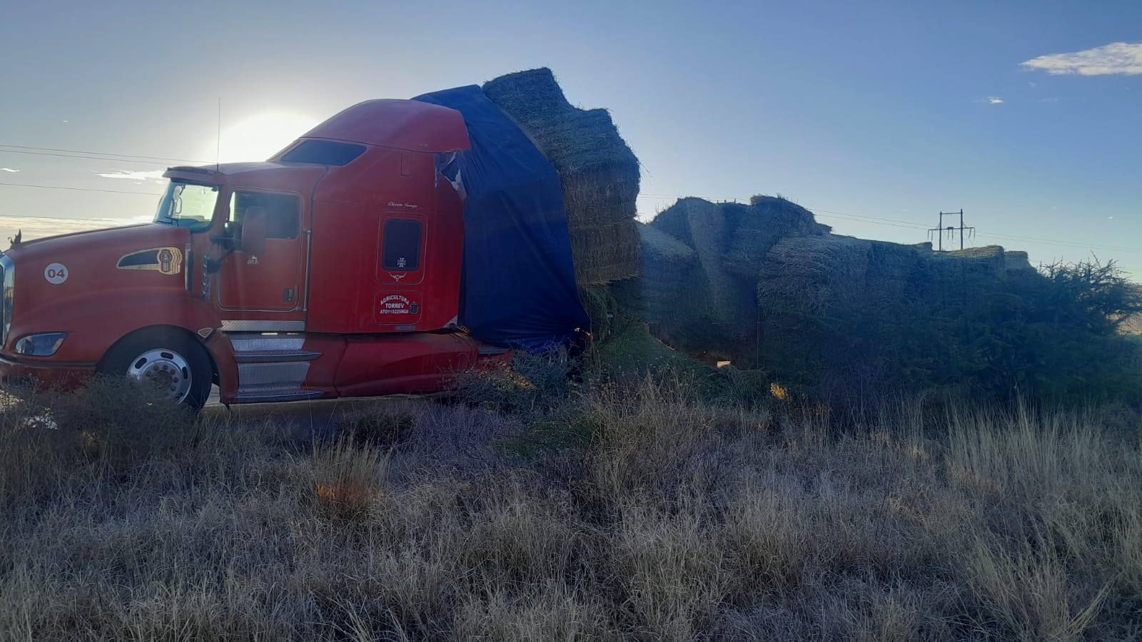 SE ACCIDENTA CAMIÓN DE CARGA EN RÍO GRANDE