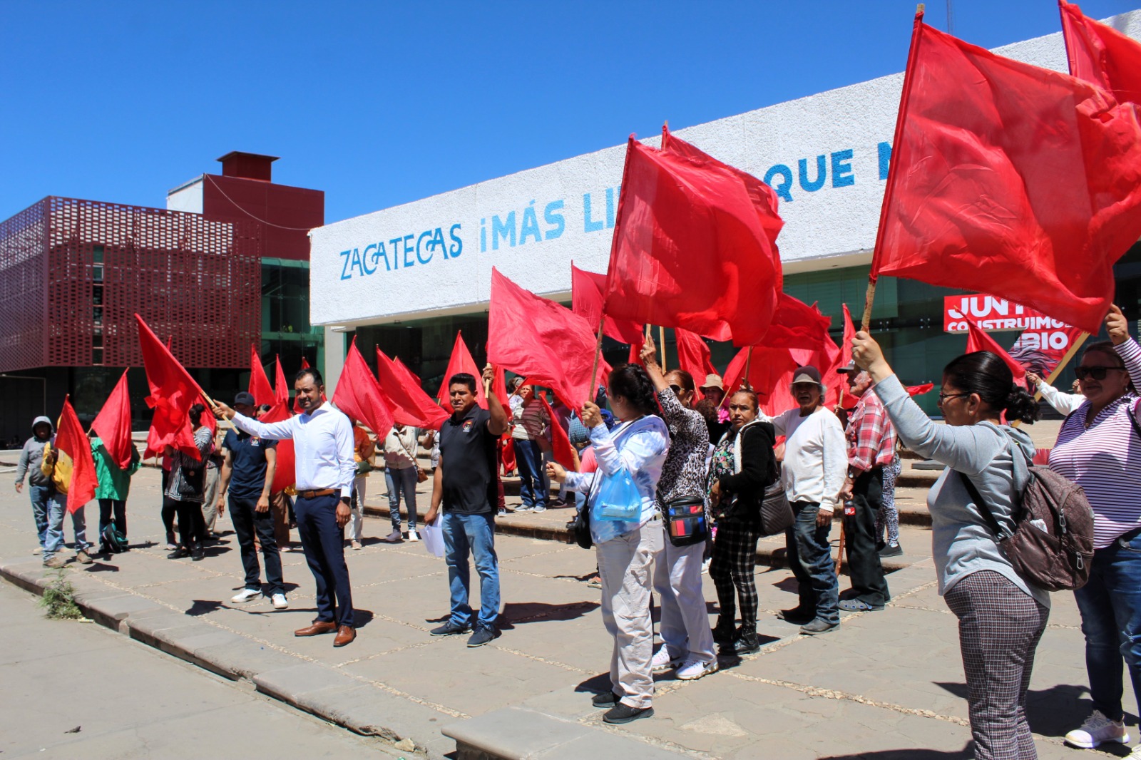 ENTREGAN ANTORCHISTAS PETICIONES DE VIVIENDA Y SERVICIOS EN ZACATECAS