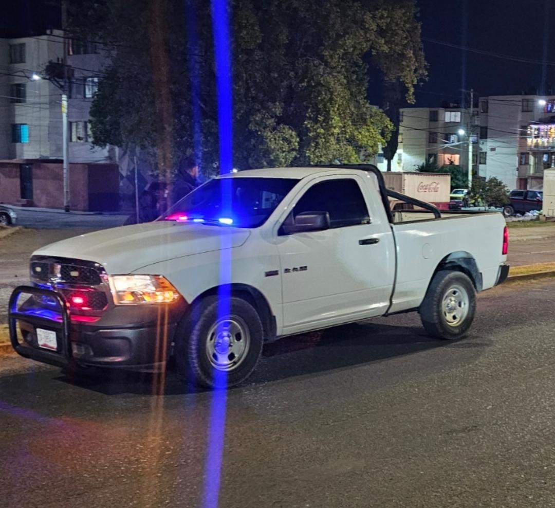 MUEREN DOS HOMBRES EN FATAL VOLCADURA