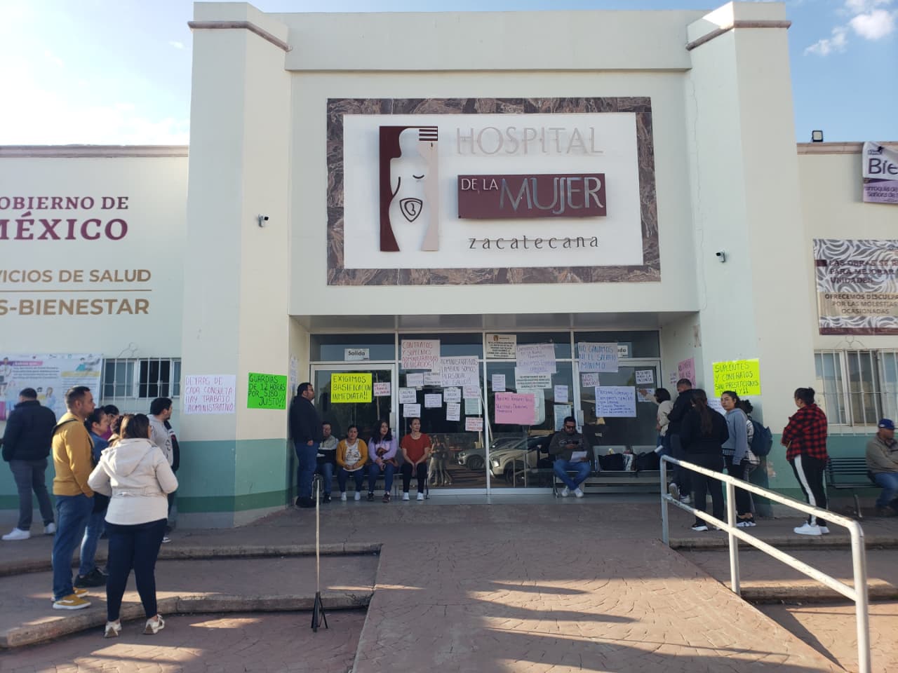 EXIGEN CERTEZA LABORAL Y PARALIZAN SERVICIOS EN HOSPITAL DE LA MUJER 