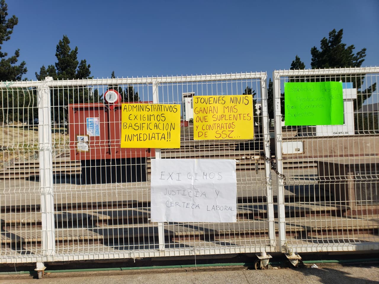 DESMIENTEN TRABAJADORES A MONREAL Y AMAGAN CON PROTESTAS