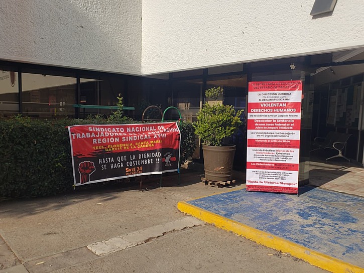 EXIGE DOCENTE CAMBIO Y MANTIENE PROTESTA EN SEZ
