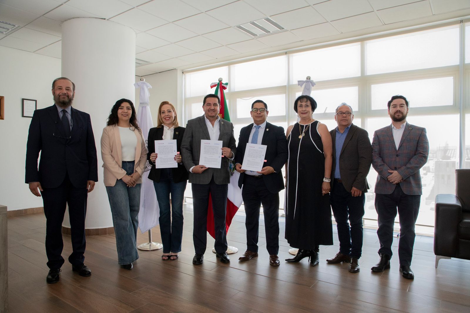 FIRMA JAVIER TORRES CONVENIOS PARA FORTALECER ECONOMÍA