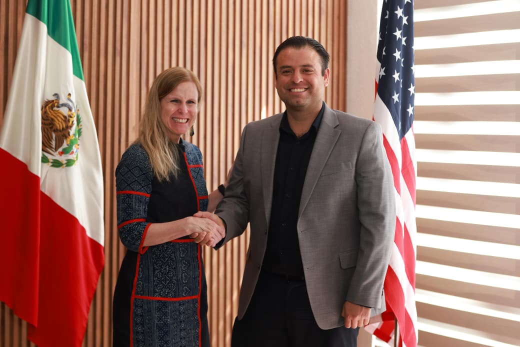 SOSTIENE MIGUEL VARELA DIÁLOGO CON CÓNSUL DE EE.UU.