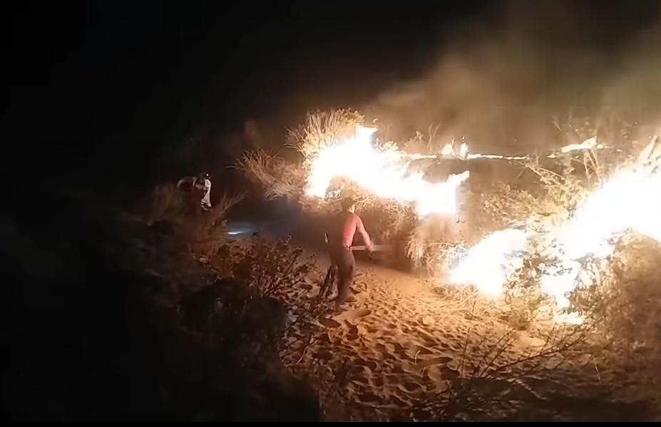 ATIENDEN INCENDIO UNIDADES DE EMERGENCIA CERCA DE LA GASOLINERA FAJA DE ORO