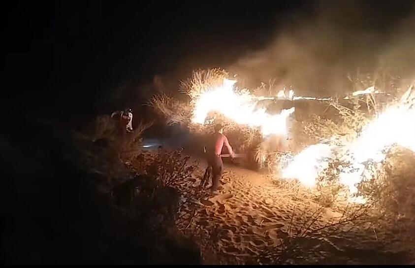 ATIENDEN INCENDIO UNIDADES DE EMERGENCIA CERCA DE LA GASOLINERA FAJA DE ORO